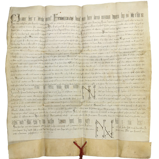 Friedrich II. Urkunde auf Pergament. Ravenna, April 1226. 34 Zeilen.