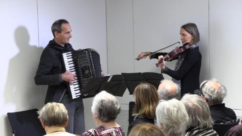 Musikstück gespielt von Frank Eisele und Katharina Wibmer bei der Veranstaltung LudwigsbürgerInnen