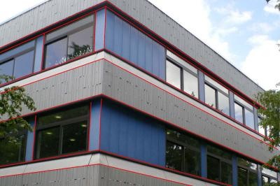 Foto einer Fassade mit eingetragener Vermessung