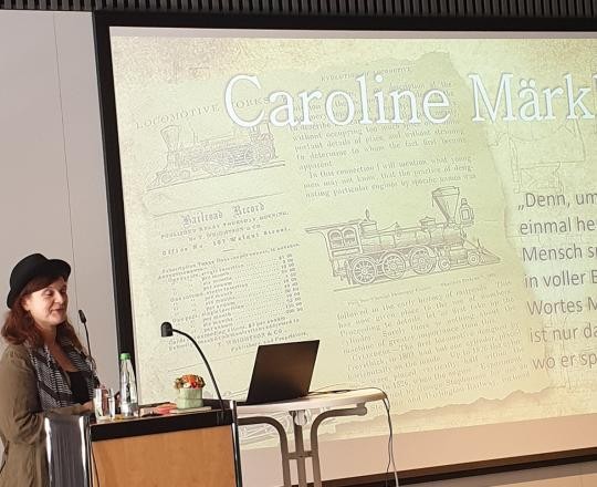 Autorin Charlotte von Feyerabend stellt ihre Romanbiografie über CAROLINE MÄRKLIN vor