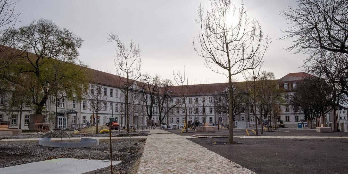 Arsenalplatz - Wege und Bodenplatte für Gastro-Pavillon