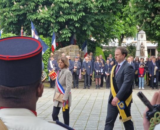 OB Dr. Knecht und Montbéliards Bürgermeisterin Biguinet gedachten am 8. Mai 2025 in Montbéliard gemeinsam dem 80. Jahrestag des Kriegsendes.