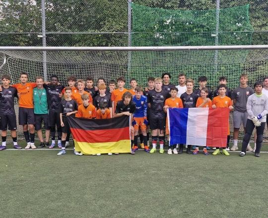 Am letzten Wochenende der Pfingstferien reiste die C-Jugend der DJK Ludwigsburg als „Botschafter“ der Stadt Ludwigburg in die Partnerstadt Montbéliard, um am internationalen Fußballturnier des FC Bart teilzunehmen. Ein Gegenbesuch in Ludwigsburg fand am 12. und 13. Juni statt.