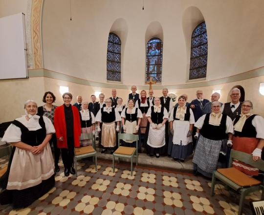 Eine besondere Choraufführung gab es im Rahmen von gleich zwei Jubiläumsfeierlichkeiten:
Im Jahr 2025 feiern der Harmonika - Spielring Ludwigsburg e.V. und der Folklorechor Le Diairi aus Montbéliard 66 Jahre Freundschaft.
Aus diesem Anlass fand am 11. Oktober 2025 um 19 Uhr ein gemeinsames Konzert in der Ulrichskirche Ludwigsburg - Pflugfelden statt.