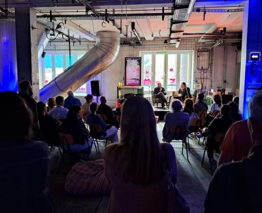 AufeinenKaffeemitderKI-DanielaRaab