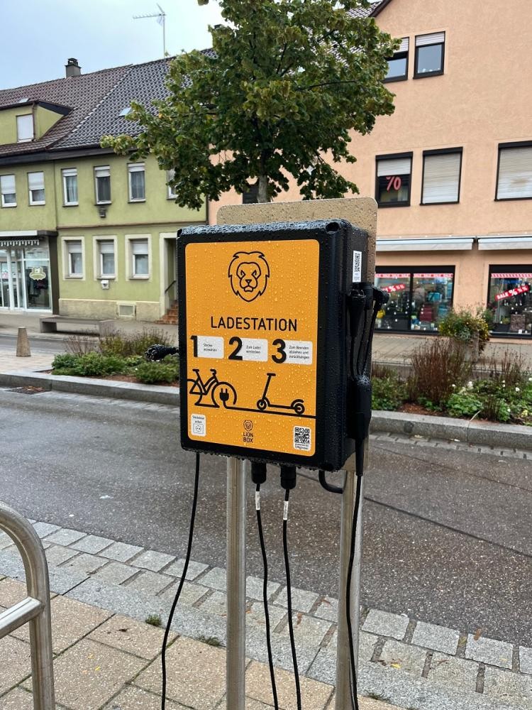 Ladestation mit zwei Anschlüsse