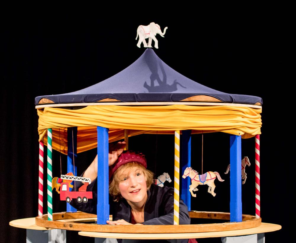 Das Karussell - Theater Miamou Das Karussell - Theater Miamou