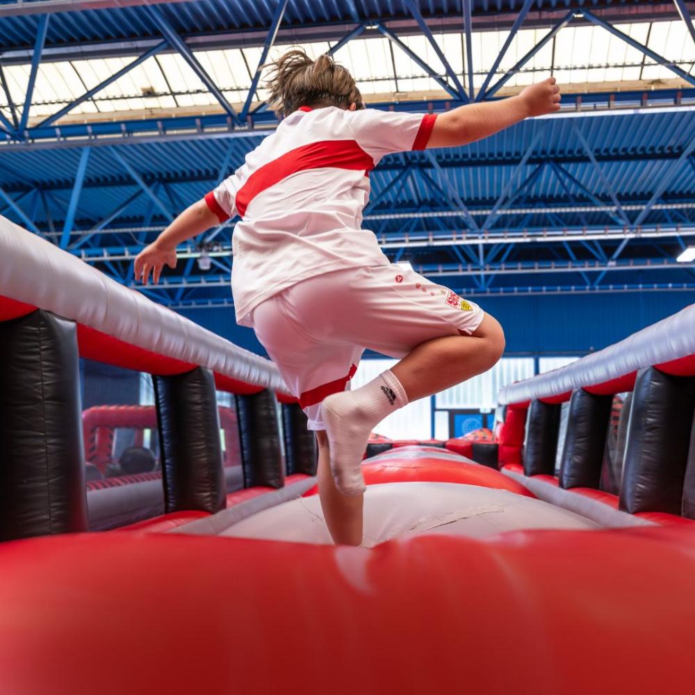 Ninja-Parcours X Kunsteisbahn