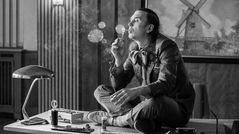 Lars Eidinger in Sie glauben an Engel, Herr Drowak?