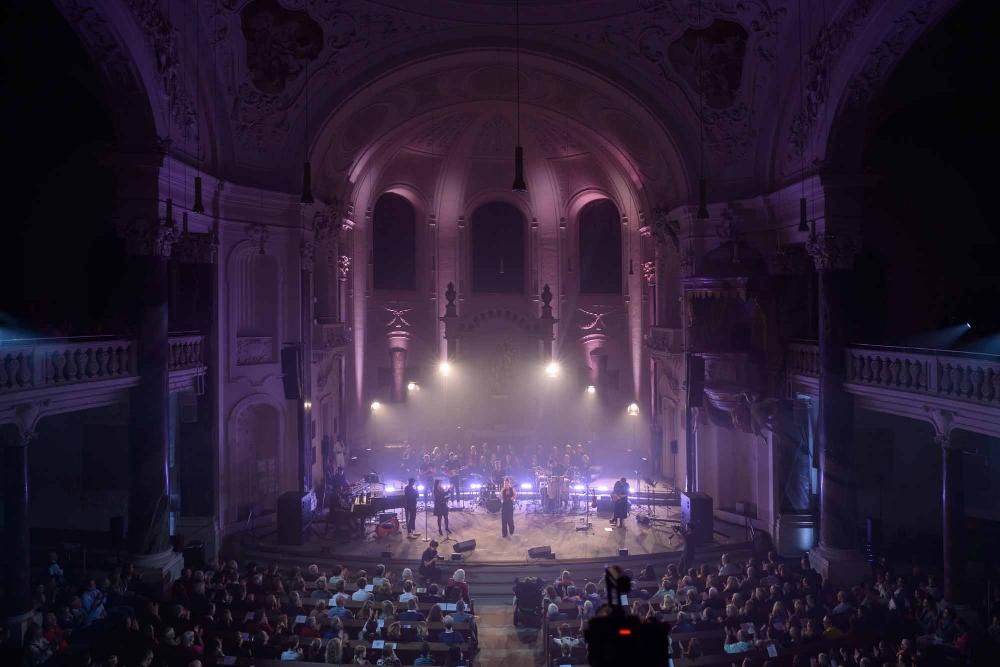 Gänsehaut und Wow-Momente beim großen Spendenkonzert "Was uns am Herzen liegt" in der Friedenskirche.