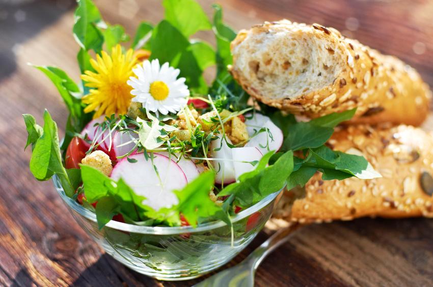Salat mit Blüten