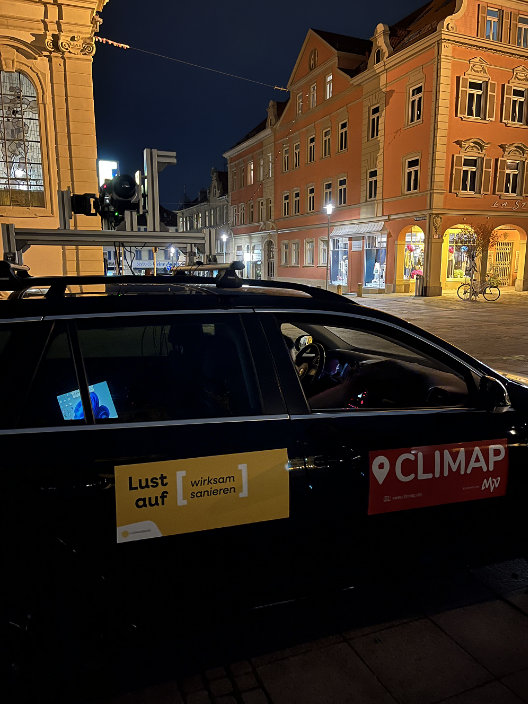Climap Fahrzeug auf dem Markplatz Climap Fahrzeug auf dem Markplatz