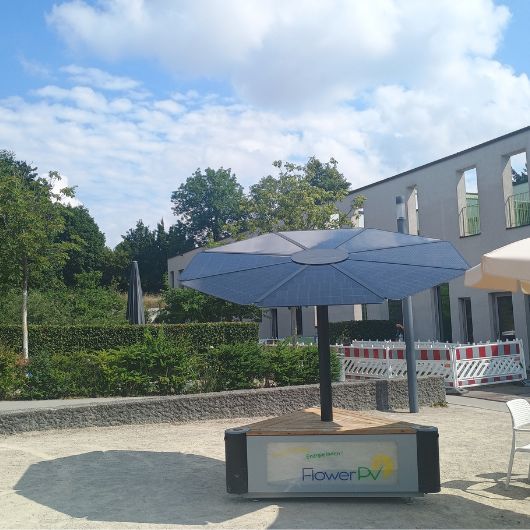 Solar-Schirm auf Platz