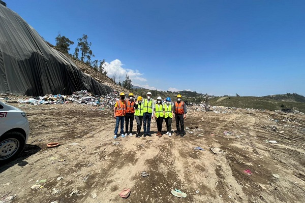 Ludwigsburger Delegation auf der Mülldeponie in Ambato, 2022