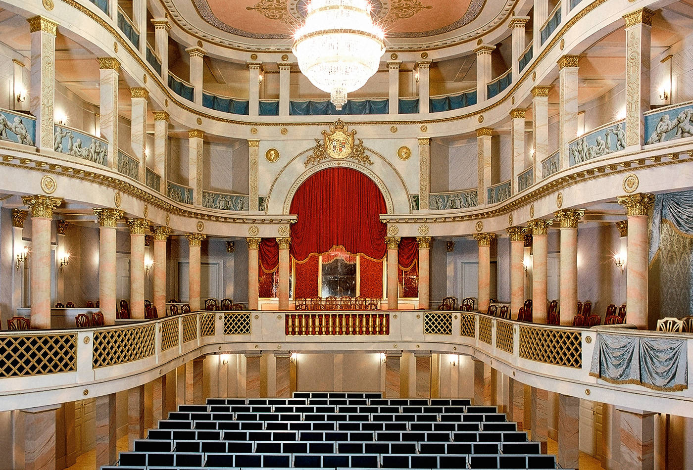 Theaterbühne im Theatermuseum Blick auf die prachtvolle Theaterbühne