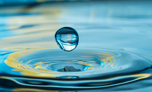 Großaufnahme eines Wassertropfens