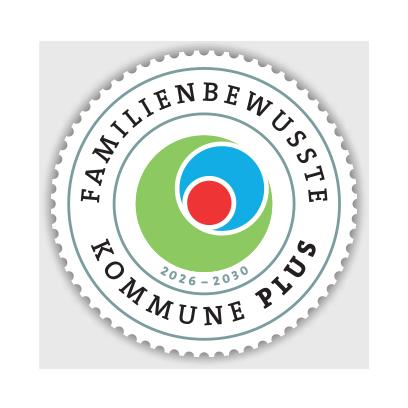 Logo mit Text Familienbewusste Kommune Plus 2023 bis 2030