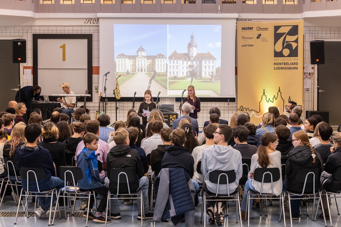 Gäste bei der Feier in der Mensa im Alten Stadtbad von Ludwigsburg