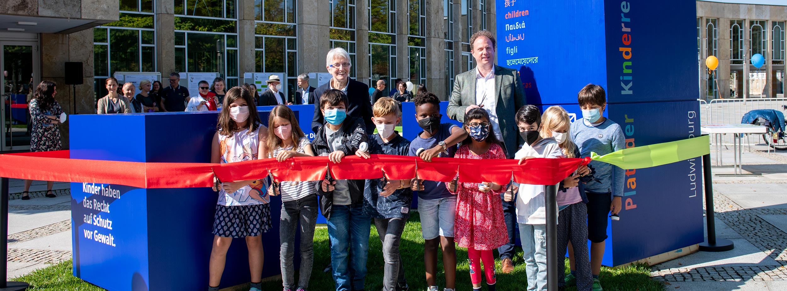 Einweihung Platz der Kinderrechte vor dem Forum am Schlosspark