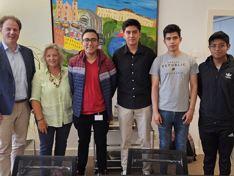 die Praktikanten aus Ambato zu Besuch im Büro der OB von Ludwigsburg