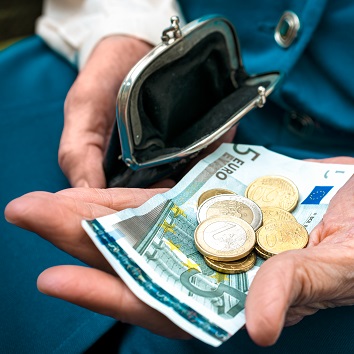 Tipps und Infos für ältere Menschen mit geringem Einkommen
