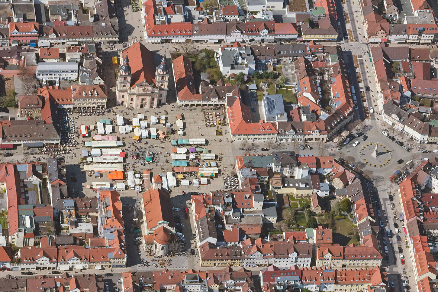 Luftbild aus der Vogelperspektive vom Marktplatz