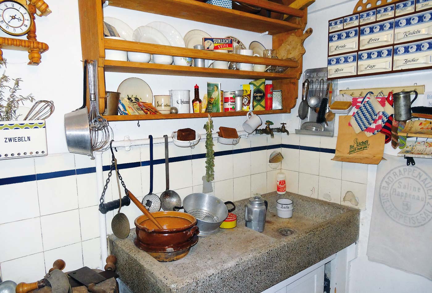 Blick in eine historische Küche im Dorfmuseum