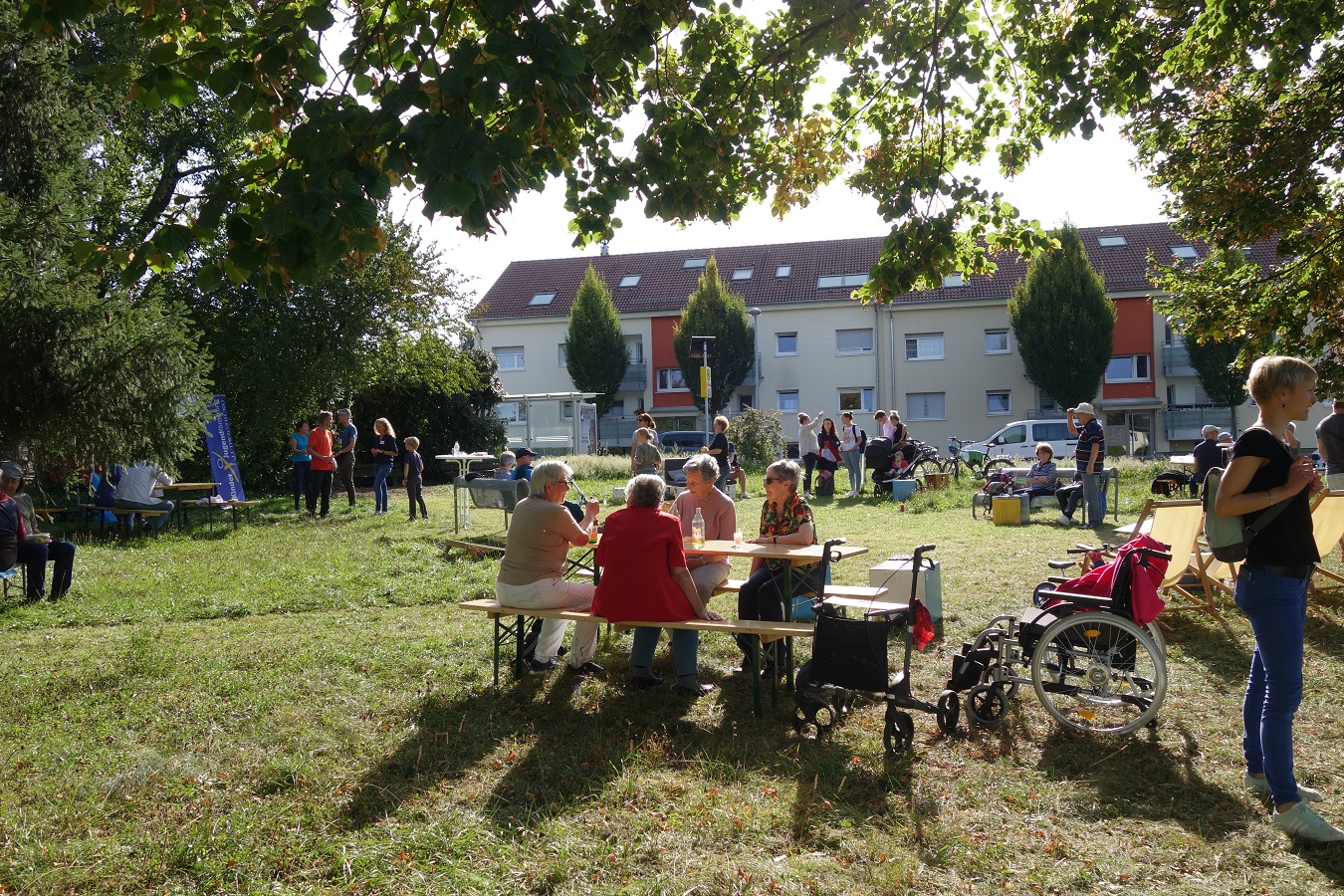 Geselliges Beisammensein beim Inselfest