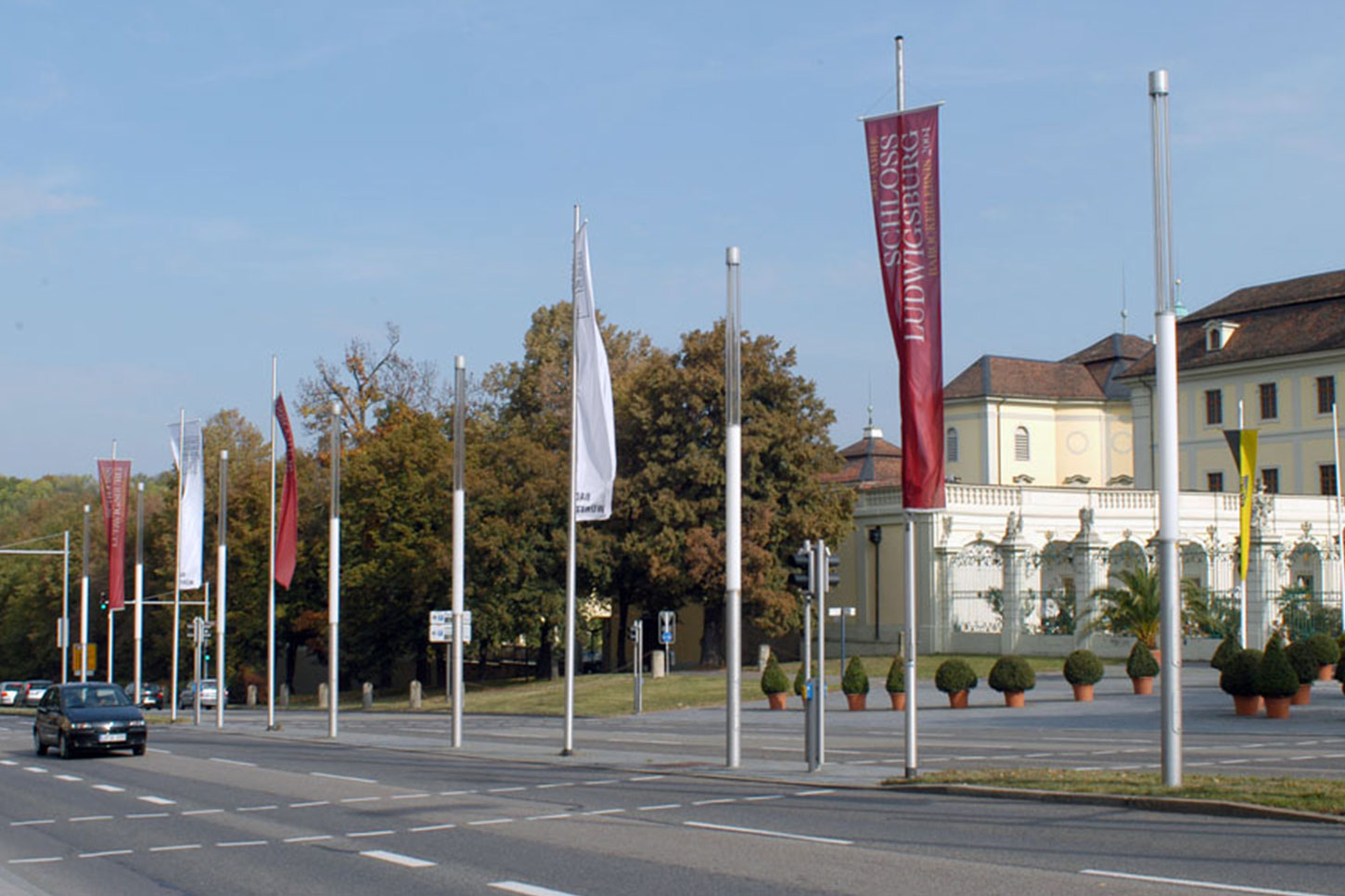 Fahnenwerbung auf der Schlossstraße