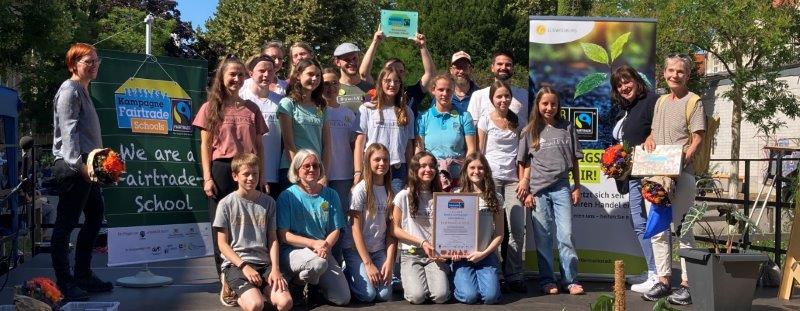 Urkundenübergabe Auszeichnung Fairtrade School