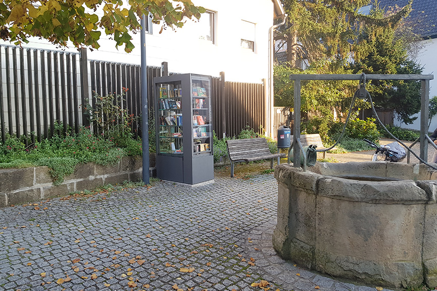 Bücherschrank