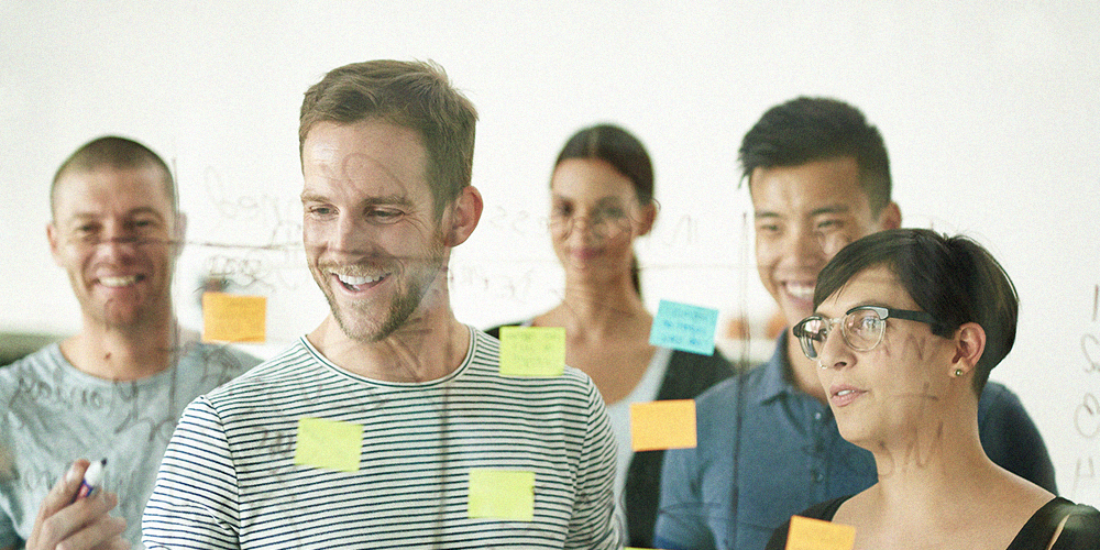 Menschen arbeiten gemeinsam an einem Ziel