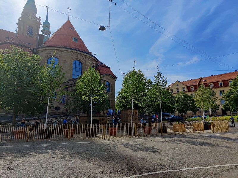 Pop-up-Karlsgarten Pop-up-Karlsgarten hinter der Friedenskirche
