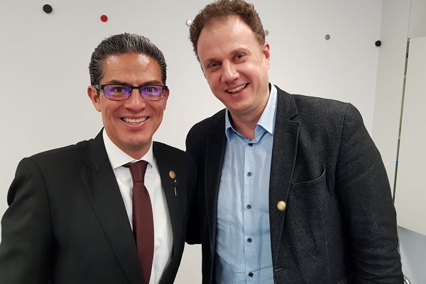 Oberbürgermeister Dr. Matthias Knecht mit Bürgermeister Javier Altamirano, 2020
