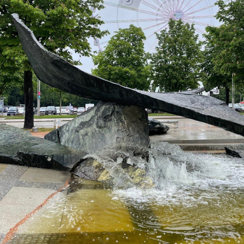 Der Wechsel des Künstlers Bernd Altenstein Der Wechsel - Nahaufnahme der Skulptur des Künstlers Bernd Altenstein