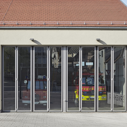 Fassadendetail Feuerwehr-Gerätehaus Neckarweihingen