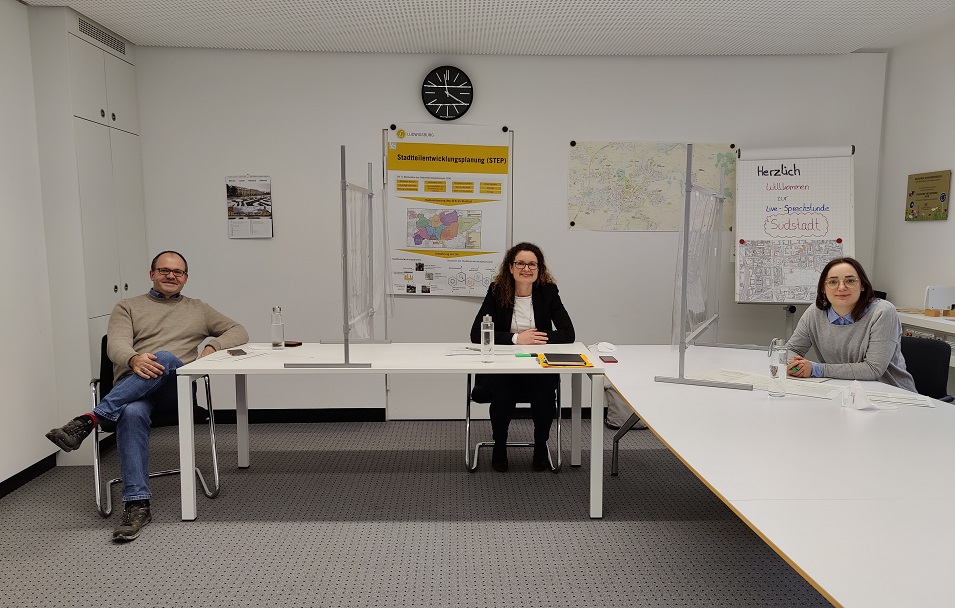 Foto Live-Sprechstunde auf Instagram Live-Sprechstunde auf Instagram. Von links: Herr Knobloch, Frau Bühler, Frau Di Franco)co