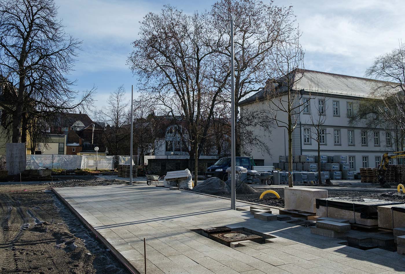 Beleuchtungsmasten auf dem Arsenalplatz Beleuchtungsmasten auf dem Arsenalplatz