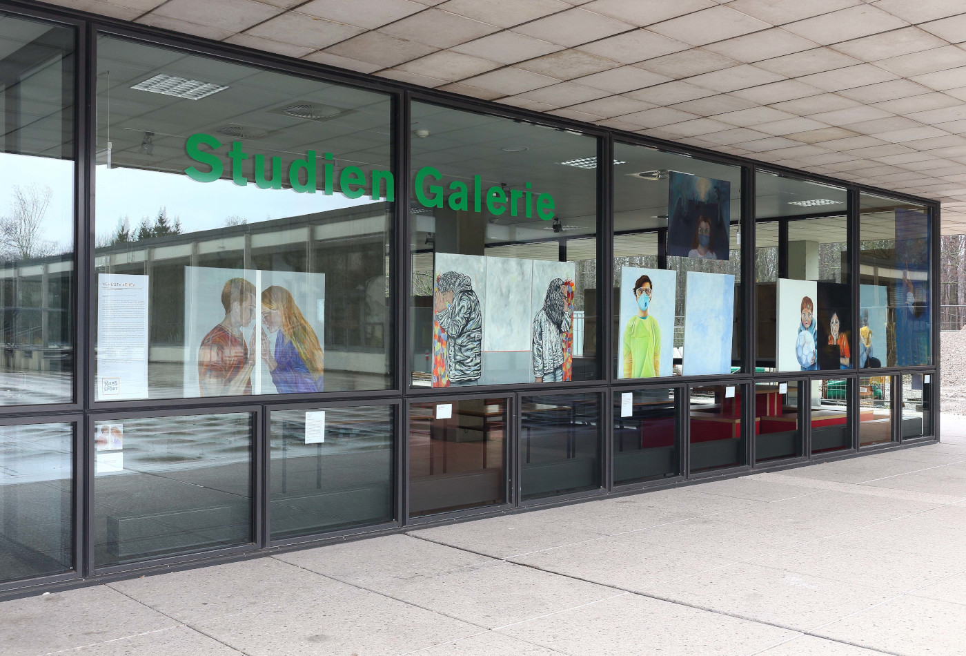 Kunstschausfenster der Studiengalerie der PH Ludwigsburg.