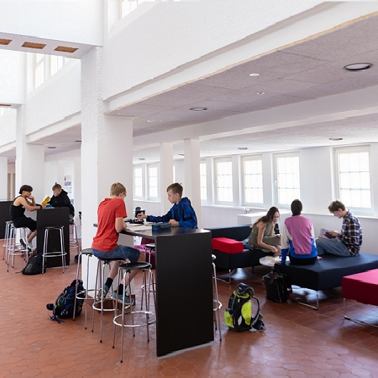 Selbstlernzentrum Lernloft Jugendliche lernen im Selbstlernzentrum