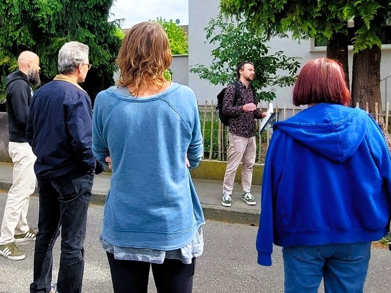 Personen beim Energiespaziergang