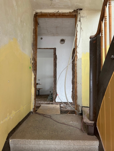 Zu sanierende Innenräume auf der Baustelle