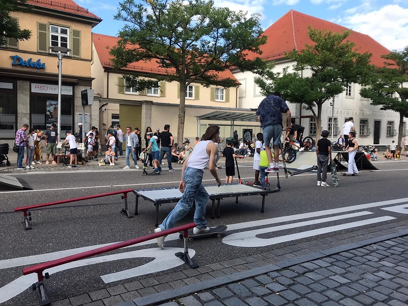 Pop-Up Wilhelmstraße 2021 Skaterparcours in der Wilhemlstraße