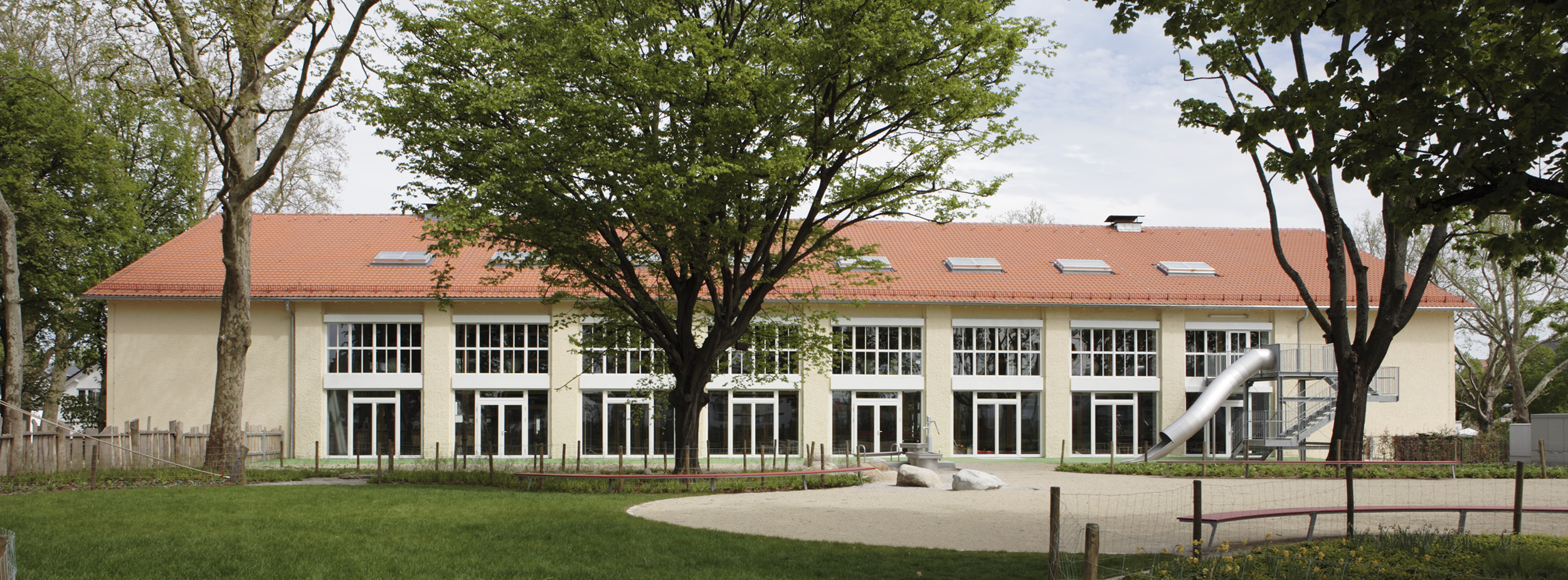 Außenansicht Kinder- und Familienzentrum Hartenecker Höhe