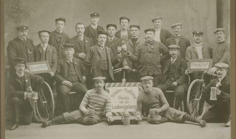 Gruppenfoto Arbeiter-Radfahrer-Verein 1910 altes Gruppenfoto vom Arbeiter-Radfahrer-Verein um 1910