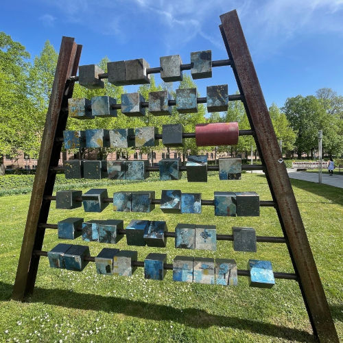 Der Wechsel des Künstlers Bernd Altenstein Der Wechsel - Nahaufnahme der Skulptur des Künstlers Bernd Altenstein