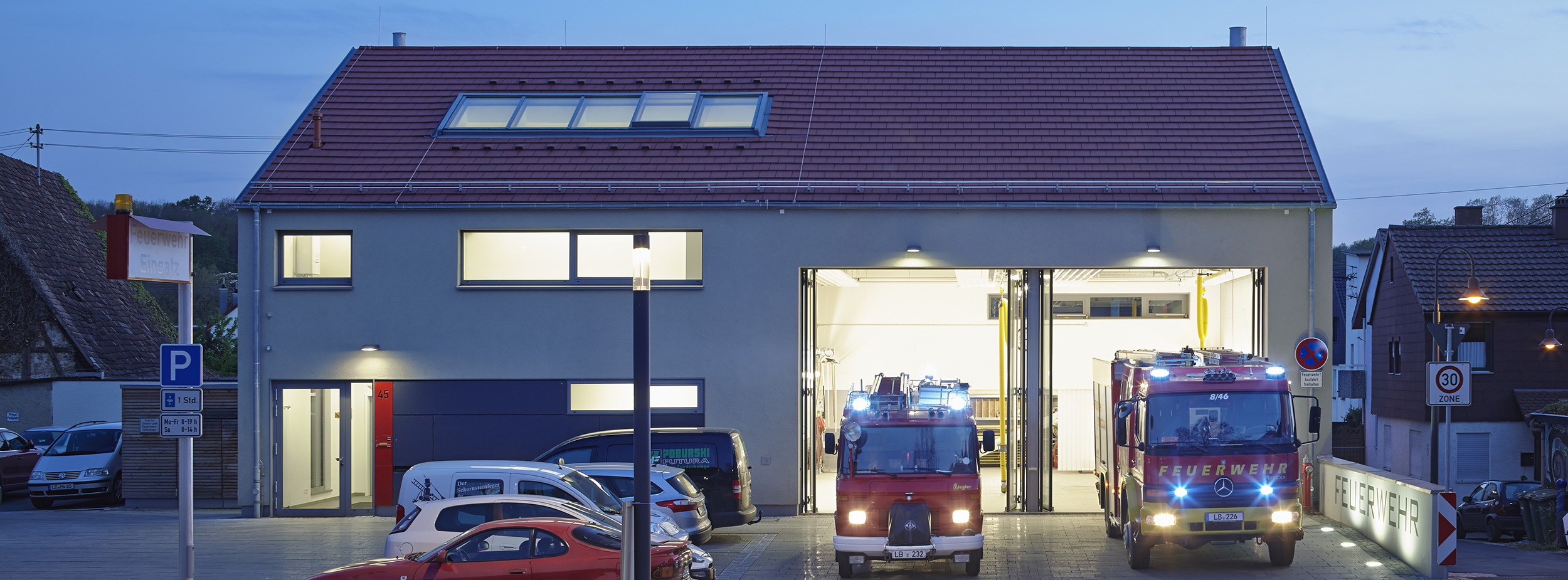 Feuerwehrgerätehaus Naeckarweihungen Ludwigsburg Außenansicht Feuerwehrgerätehaus Naeckarweihungen