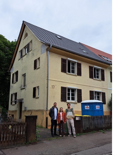 Ehepaar Horner vor dem zu sanierenden Haus