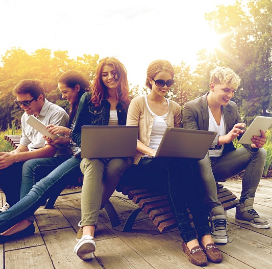 Studentengruppe – Link zu Hochschulen und Akademien