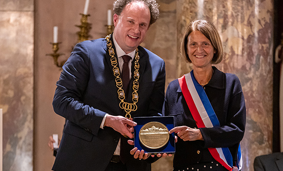 OB Knecht und Bürgermeisterin Biguinet mit großer, goldener Medaille